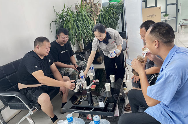 解暑降溫，冰鎮礦泉水清涼一整夏.jpg